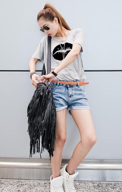 Flock printing "big kiss" gray cotton T-shirt