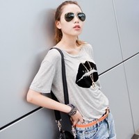 Flock printing "big kiss" gray cotton T-shirt - Thumbnail 4