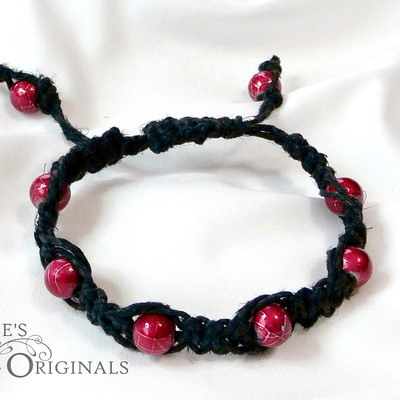 Red and black beaded hemp bracelet - Thumbnail 3