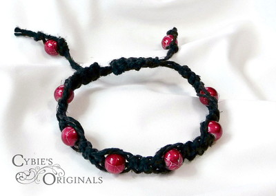 Red and black beaded hemp bracelet