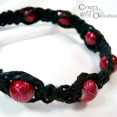 Red and black beaded hemp bracelet