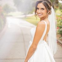 Fashion & Elegant Ball Gown Scoop Neck Satin Wedding Dresses with Pockets - Thumbnail 1