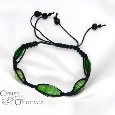 Ugandan bead and hemp bracelet (green & black) - Thumbnail 5