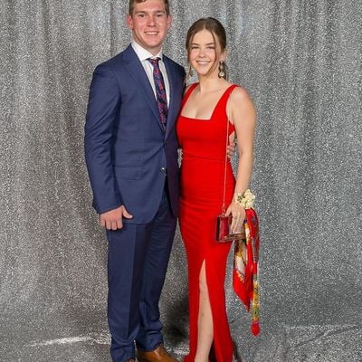 Elegant sheath square neck red satin long prom dresses with slit - Thumbnail 2