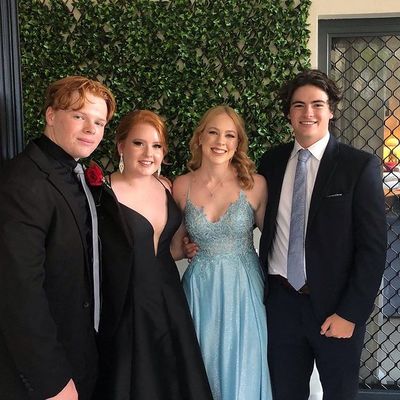 Charming A-Line V Neck Blue Sparkly Prom Dresses with Lace Appliques