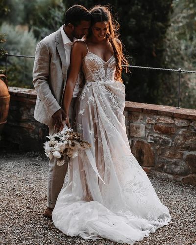 Stylish A-Line Spaghetti Straps Tulle Wedding Dresses with Appliques