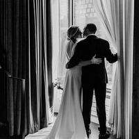 Elegant Sheath V Neck Open back White Satin Wedding Dresses - Thumbnail 2