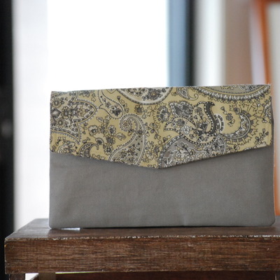 Envelope clutch - grey paisley