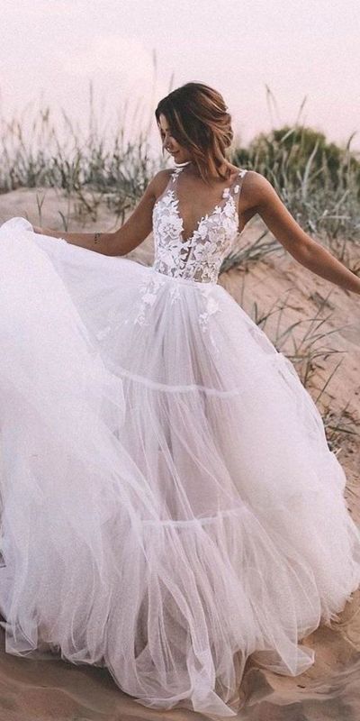 Ball Gown Tulle Wedding Dress Lace Appliques Bridal Gowns，991