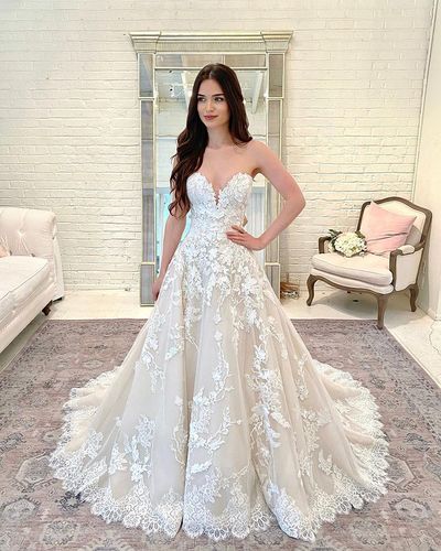 Gorgeous Ball Gown Sweetheart Tulle Wedding Dresses with Appliques