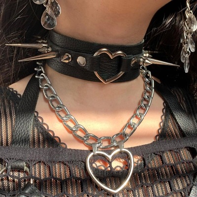 Punk heart metal choker 