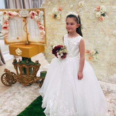Princess a-line white tulle flower girl dresses with lace appliques