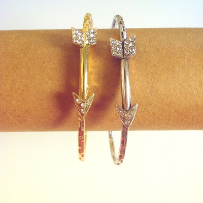 Straight Shot Arrow Bangle In Gold