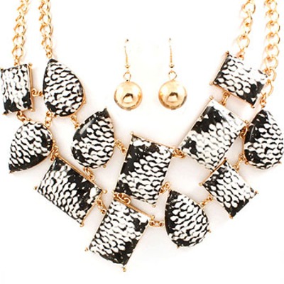 Black & white python necklace