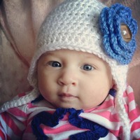 Earflap flower beanie with 4 flowers - Thumbnail 1