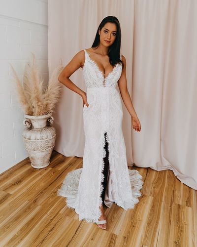 Charming Mermaid V Neck White Lace Boho Wedding Dresses with Front Slit