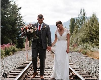 Elegnant A Line Lace Wedding Dresses Bridal Gowns