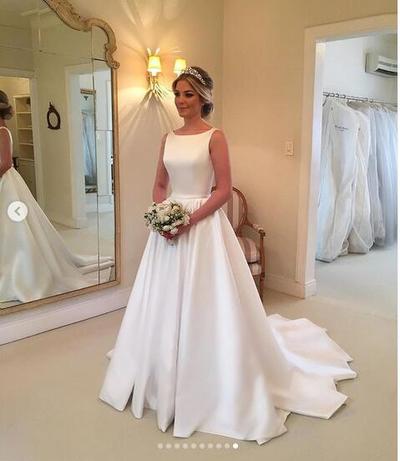 Simple Ball Gown Crew Neck Wedding Dresses Bridal Gowns