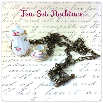 {necklace} tea set