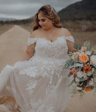 Beautiful A-Line Off the Shoulder Plus Size Tulle Lace Wedding Dresses