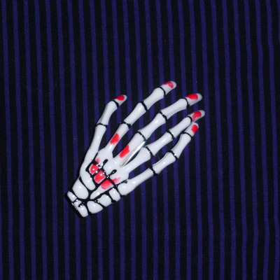 Bloody skeleton hand hair clip - Thumbnail 4
