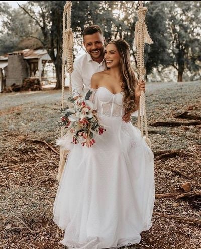 Sweet Ball Gown Off the Shoulder Ruffled Sleeves White Dot Tulle Wedding Dresses
