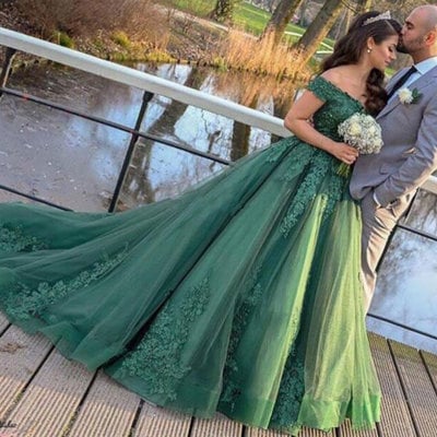 Off the shoulder princess gown with appliques - Thumbnail 3