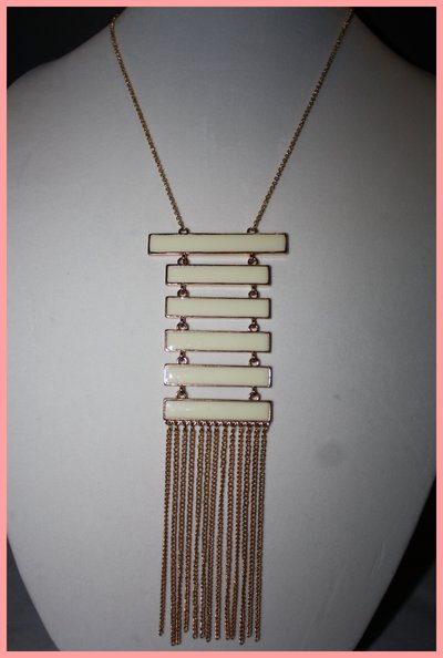 Off white drop-off necklace