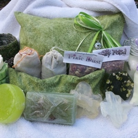 Personal Home Spa Kit in Shades of Green - Thumbnail 2