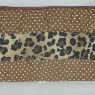 Cosmetic bag/clutch