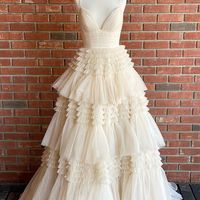 Ball Gown V Neck Straps Ivory / Light Champagne Tulle Prom Dresses - Thumbnail 1