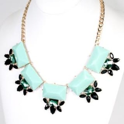 Summer in paris necklace in mint