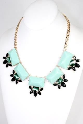 Summer In Paris Necklace in Mint
