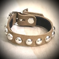 1-Row Medium dome Stud Tan wristband - Thumbnail 1