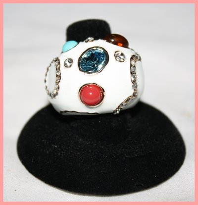 White oversized bling dome ring size 7/8