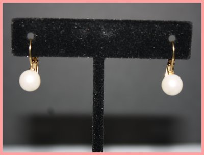 Pearl earrings with gold back