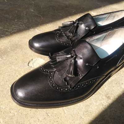 Latest men's handmade tassels loafer style shoes, black color customize shoes