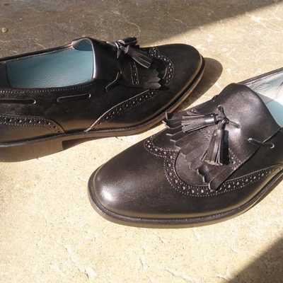 Latest men's handmade tassels loafer style shoes, black color customize shoes