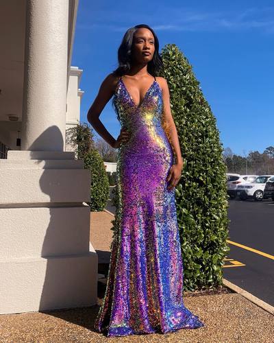 Stunning Mermaid V Neck Long Prom Dresses with Sequins