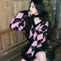 Cute Girl American College Style Hot Girl Diamond Shaped Contrast Black Pink V Neck Short Small Knit Sweater - Thumbnail 4