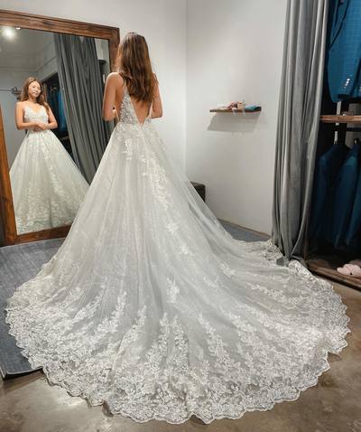 Romantic A-Line V Neck White Lace Wedding Dresses with Tarin