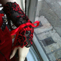 Red and black lace cuffs - Thumbnail 1