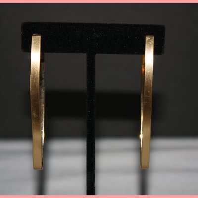 Gold oval hoop earrings