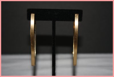 Gold oval hoop earrings