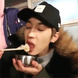 Tumblr o559q0j54w1ux44byo1 400