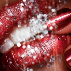 Woman lips nails shine 14945