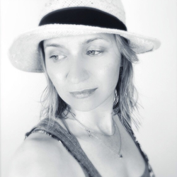 Julie storenvy avatar